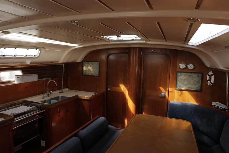 3h Whale Watching Share Tour Beneteau Oceanis 440 - Onboard Comfort: A Beneteau Oceanis 440 Practical Guide