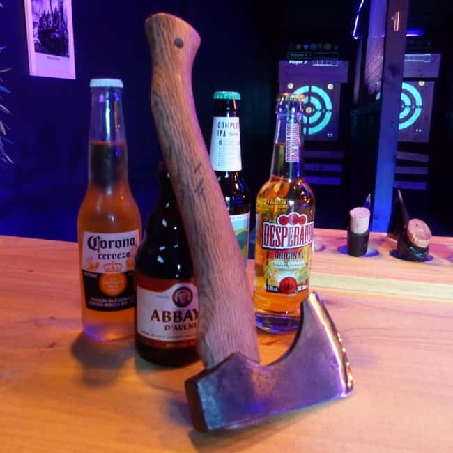 AXE THROWING TENERIFE - Interactive tracks and 15 games that keep it from feeling repetitive