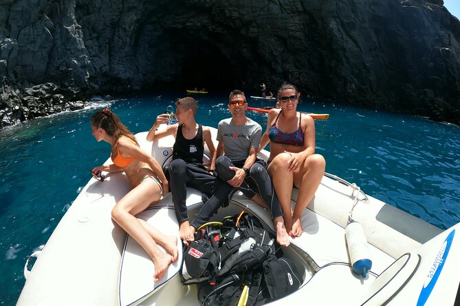 Boat Excursion to visit underwater lava tongues - Key highlights at a glance