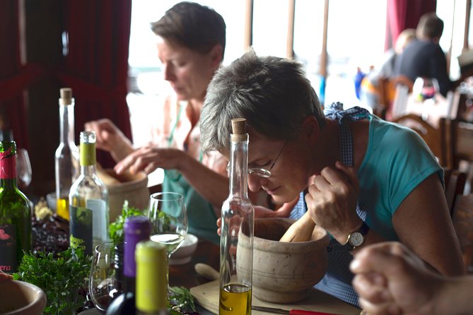 Bodegas Monje Winery Ticket w/Wine Tasting & Mojo Sauce Workshop - Bodegas Monje in El Sauzal: a winery visit with real Canarian comfort food
