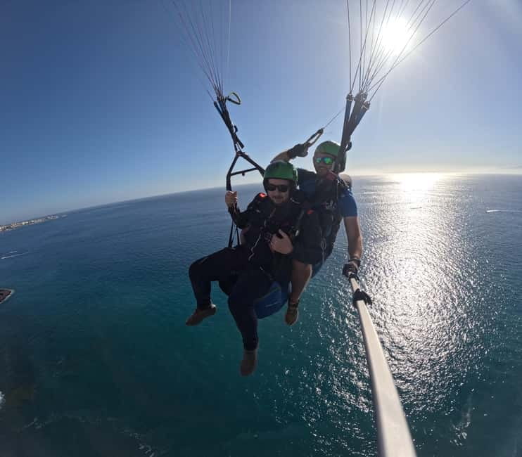 Costa Adeje, Paragliding with pick up service and 5 free photos! - Landing on the coast, gear off, then your photos arrive