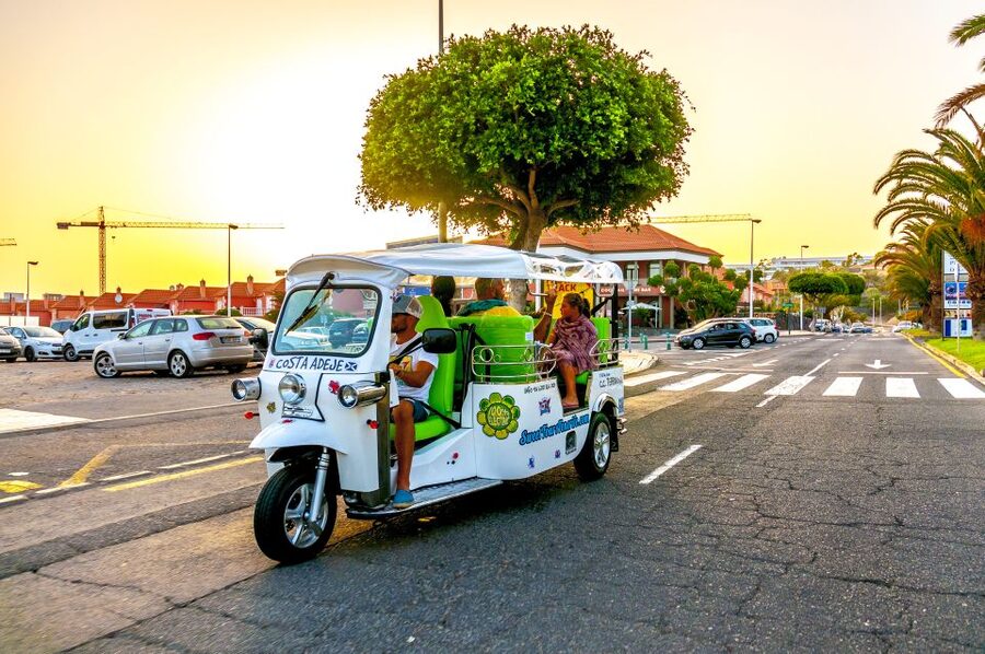 Costa Adeje: Tuk Tuk Tour - Getting on board near Hotel Best Jacaranda