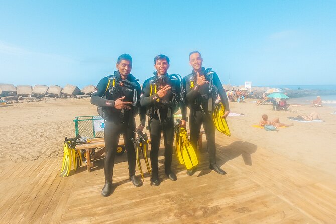 Discover Scuba Diving . First Experience underwater - Your first underwater session: safe, guided, and full of fish