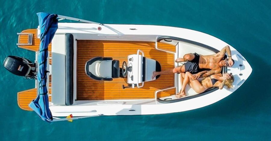 Flow into the ocean without license and discover Adeje - What it feels like to be captain on Tenerife’s Costa Adeje