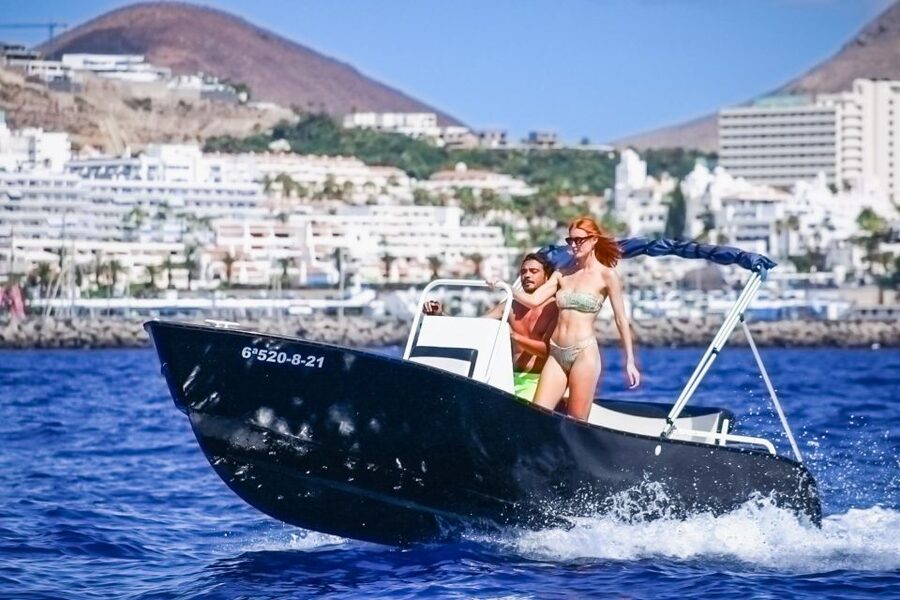 Flow into the ocean without license and discover Adeje - Rules on board and what to pack (so the day stays smooth)
