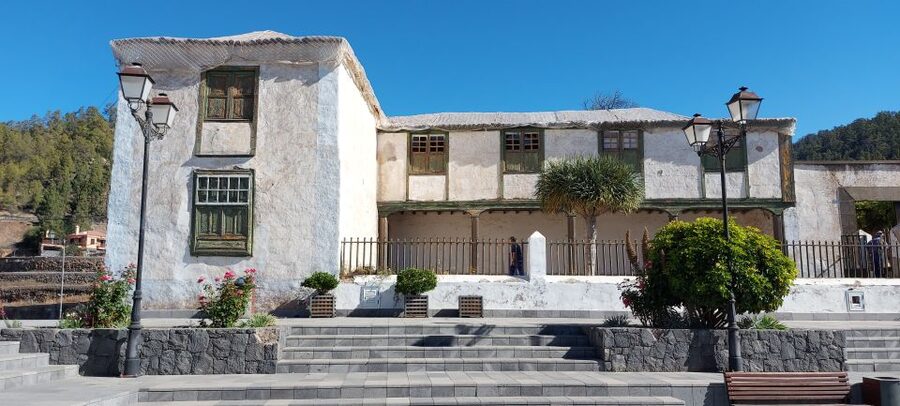 From South Tenerife: Teide National Park Tour - The short walk chance and why it helps