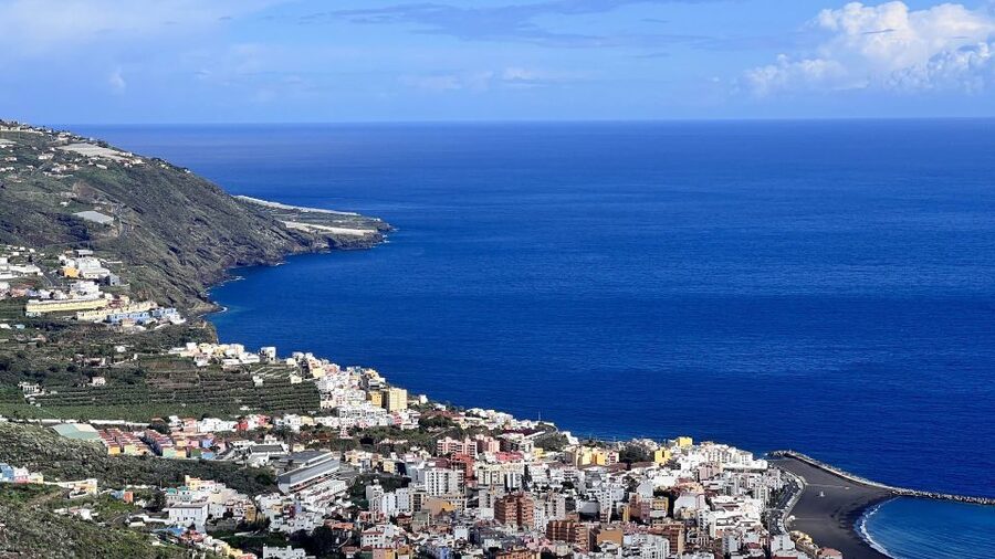 From Tenerife: Day Trip to La Palma Volcanic Landscapes - From Tenerife to La Palma by ferry, then straight into the volcano story