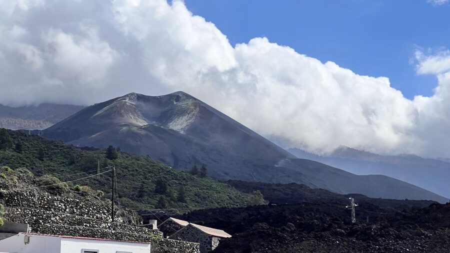 From Tenerife: Day Trip to La Palma Volcanic Landscapes - Cumbre Vieja and the Tacande exclusion zone: what you are seeing, and how to handle it
