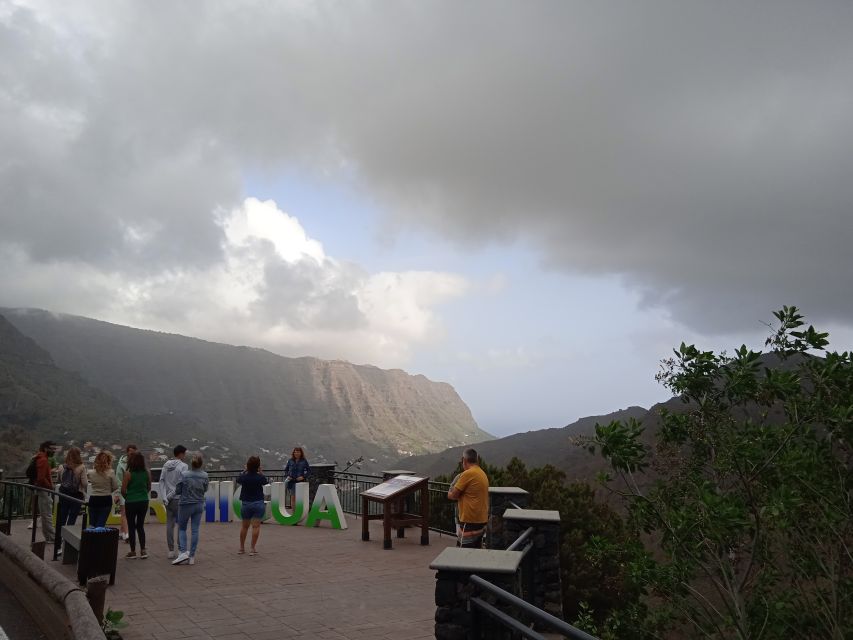 From Tenerife: La Gomera Day Trip with Guide - The guide experience: why multilingual matters on a long day