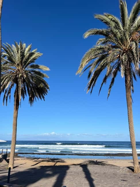 Playa de las Americas: lezione di surf con tutto incluso - Getting Into the Water: What the Lesson Feels Like When You’re Real-Time Trying