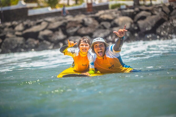 Private Family Surf Lesson - Intermediate Coaching: Instructor Riding Next to You