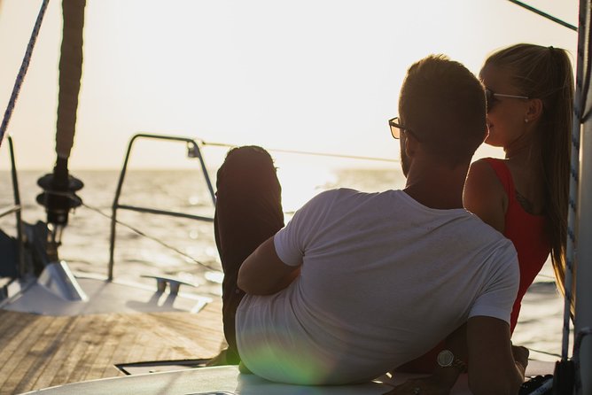 PRIVATE YACHT CHARTER VOYAGE, Food & Drinks included! - Whales, dolphins, and the snorkeling plan on a clear-water route