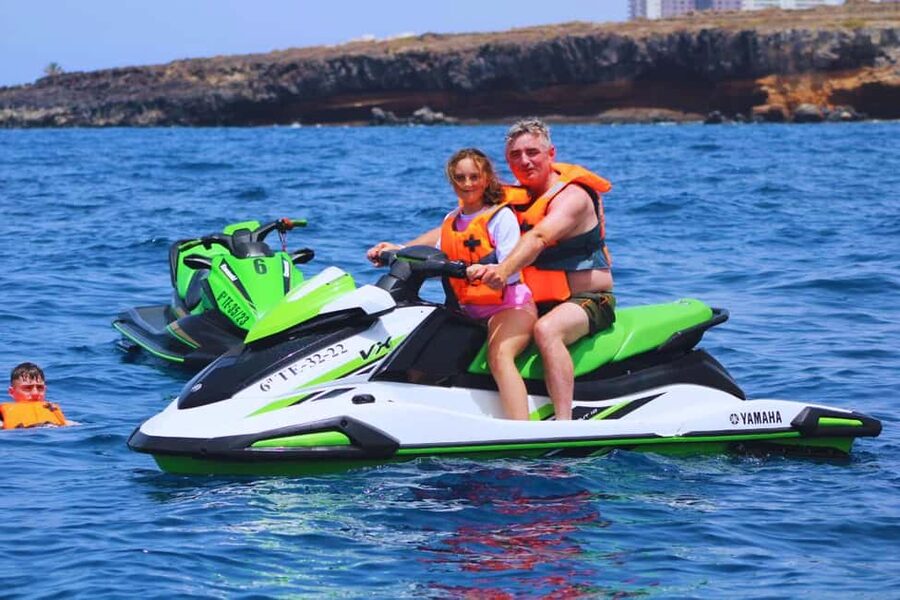 Puerto Colón: Kawasaki Jet Ski Tour Along Tenerife's Coast - Single vs Double Jet Ski: Picking the Right Option for Your Comfort