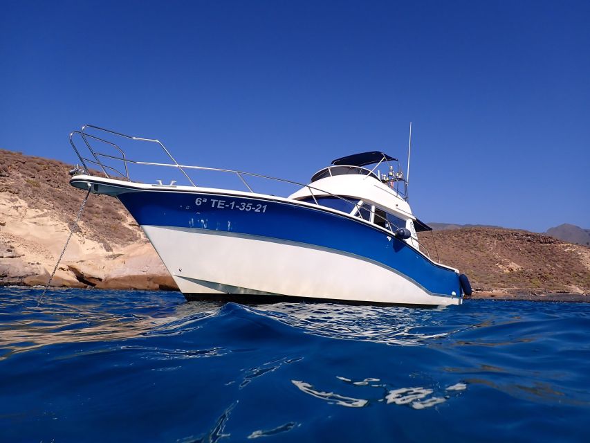 Puerto Colon : Shared/private boat trip with snack & Drinks - The crew experience: service that feels personal, not mechanical