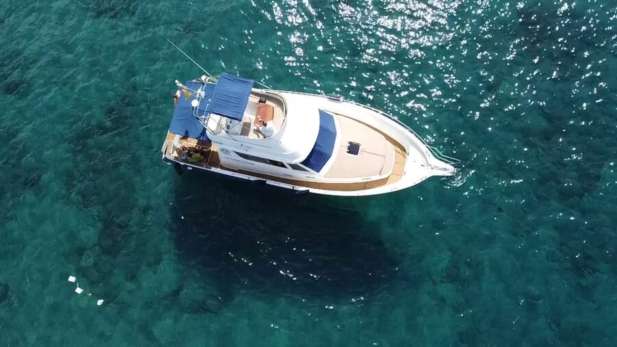 Puerto Colon : Shared/private boat trip with snack & Drinks - Stop 1 at Puerto Colón: the quick start that keeps everything calm