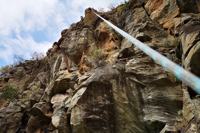 Rock climbing in natural space. - How the 9:00 AM Meeting at Diseminado Pinque Really Works