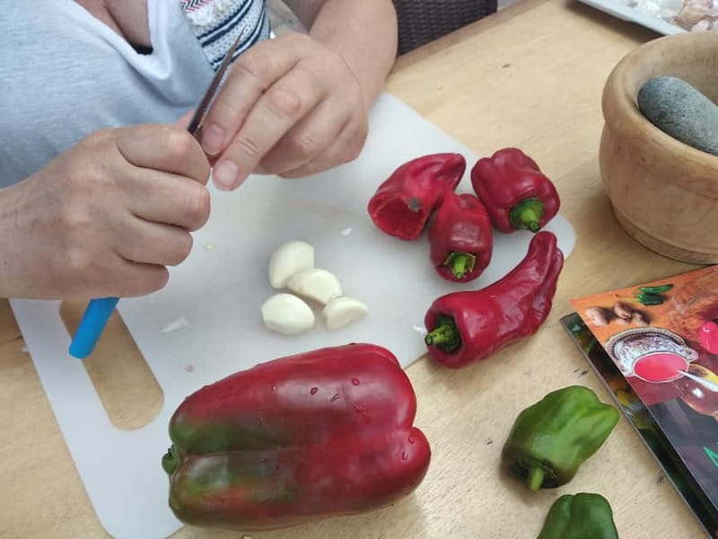 Rural Life Experience: Mojo Workshop and botanical Walk - Tasting your mojo with local potatoes or bread