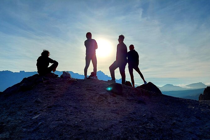 Sunset & Stargazing Experience from Teide - Stop 1 in Guia de Isora: the dinner break that keeps the night pleasant