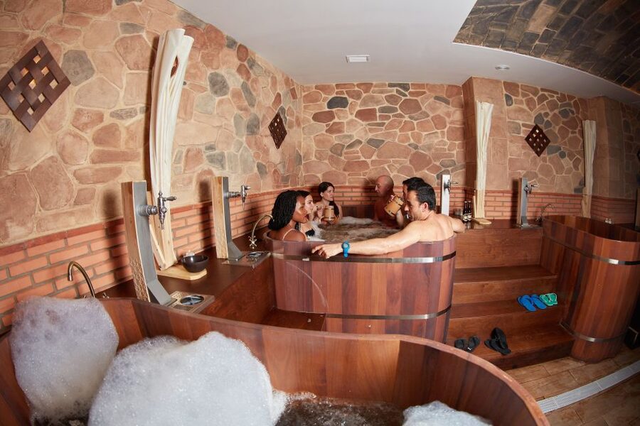 Tenerife: Beer Spa Experience with Tastings and Snacks - The Hot Beer Jacuzzi: Tub Time, Cold Beer, and How the Circuit Feels