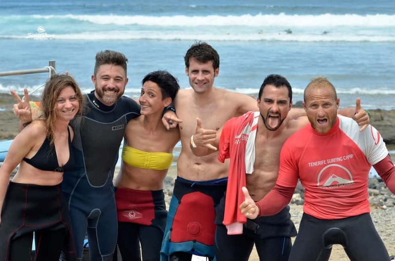 Tenerife : clases de surf para principiantes y intermedios - Wetsuit, board, and boots: gear time that sets you up to move