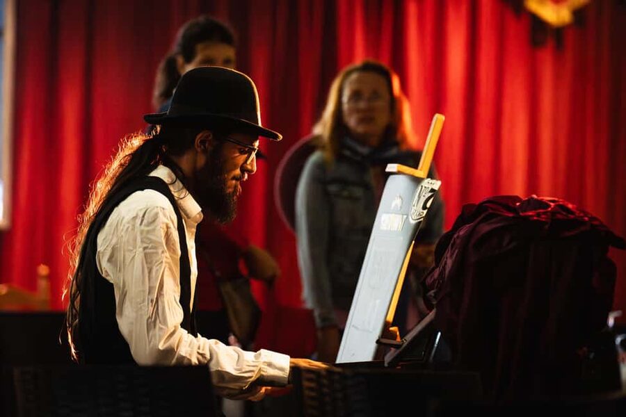 Tenerife : Musical show "the wild south" with dinner and transfer - A Real Old West Saloon Dinner Show in Tenerife’s South