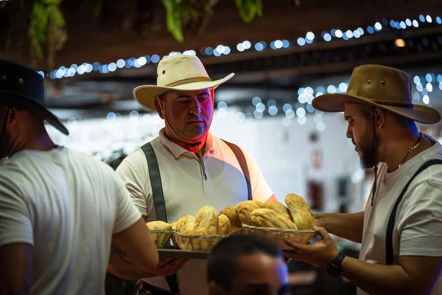 Tenerife : Musical show "the wild south" with dinner and transfer - Acrobatics and Audience Participation: Why People Talk About It