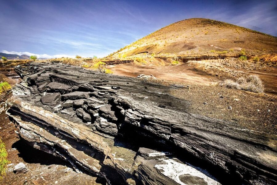 Tenerife Private Tour: Full-Day Volcanic South - El Médano coast: Ensenada Pelada and Montaña Roja color contrast