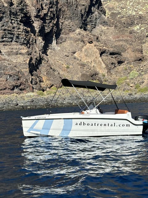 Tenerife: rent a boat without license - Getting started at Harbour 7 and meeting your boat