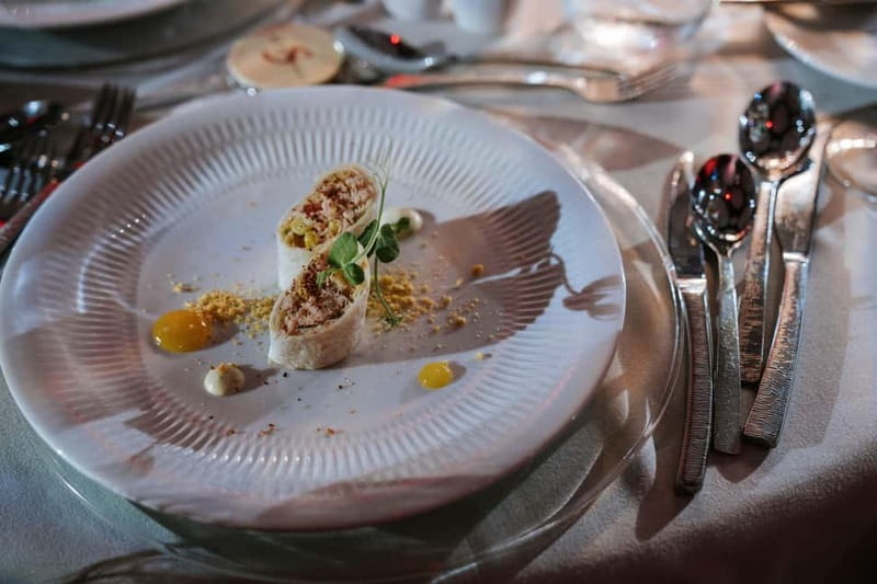 Tenerife: Scandal Dinner Show Entry Ticket and 5-Course Meal - Before you book, match your expectations to the dress code