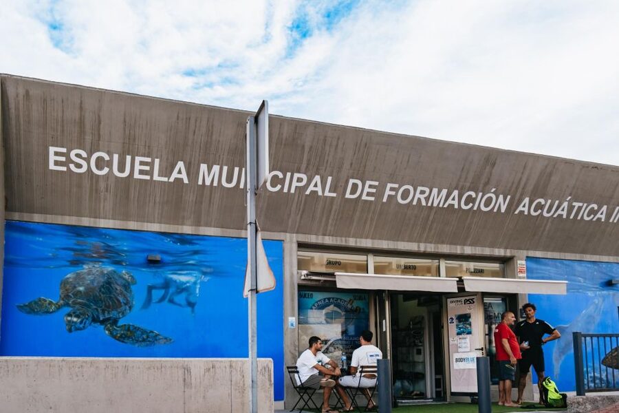 Tenerife: Scuba Diving Experience with Instructor and Gear - Small-group size and multilingual instructors that keep things personal