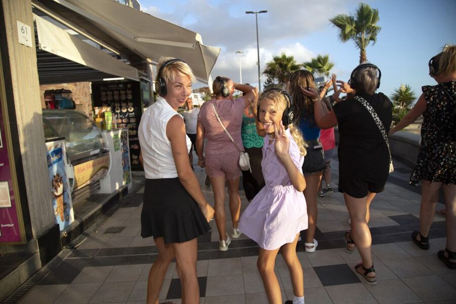 Tenerife: Silent Disco Walking Tour "Mustang Sally's" - Beachfront laughs in Fanabe: why the setting is part of the entertainment