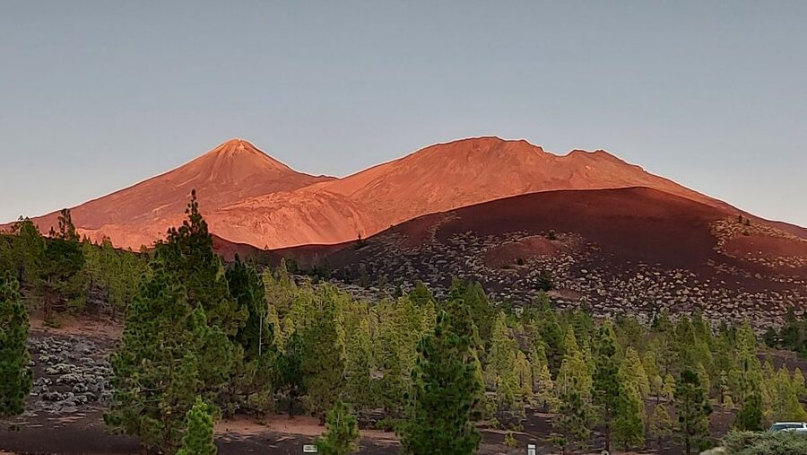 Tenerife: Teide National Park Sunset & Stargazing Tour - Inside Teide National Park: lasers, telescopes, and what you can actually see