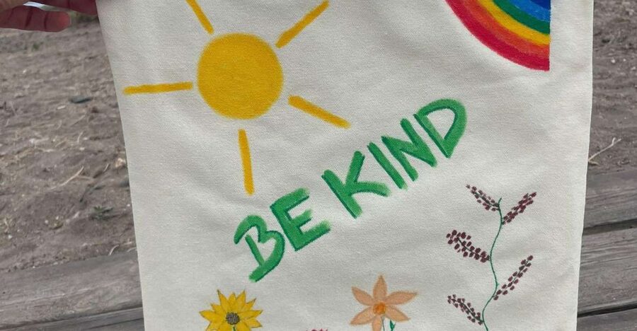Tote Bag Design Workshop in El Médano - Your 1.5 Hour Creative Process: From Blank Bag to Color Plan
